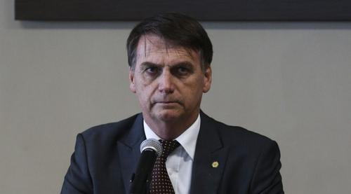 Na véspera de 1ª greve, Bolsonaro recua de cortes na Educação